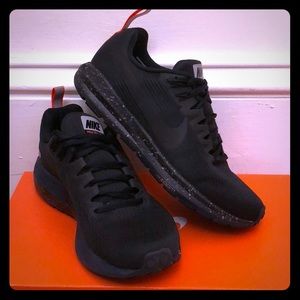 NWOT Nike Shield Structure Shoes